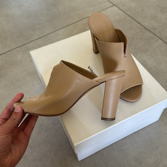 Tan leather heels - Picture 3 of 4